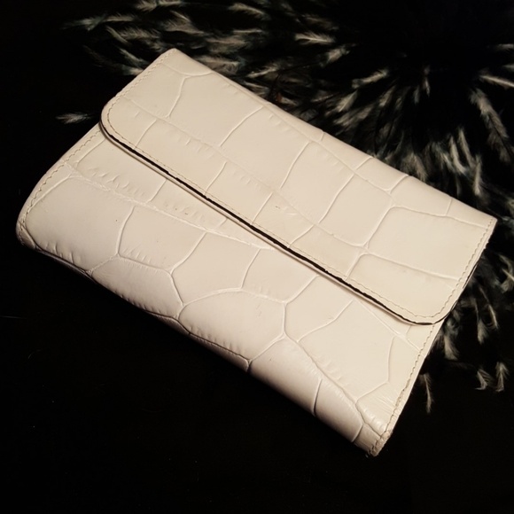 𝅺adrianne  Vittadini leather wallet. - Picture 1 of 11